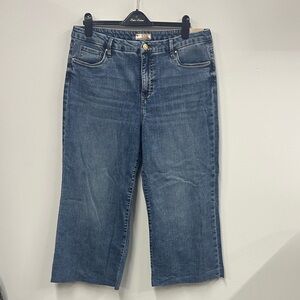 Kut from the Kloth Cropped Wide-Leg Jeans in Medium Blue